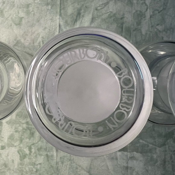 of 3 Vintage Spirits Glass Decanters - Picture 11 of 12